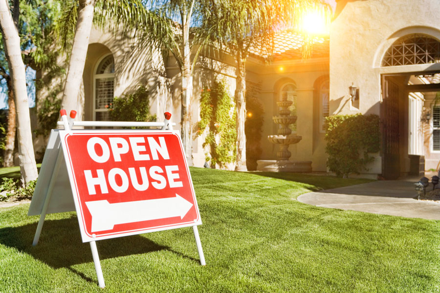 Open House Sign in Front Yard